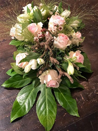 Stichting Happy Flower Boeket Groot groen blad roze roos